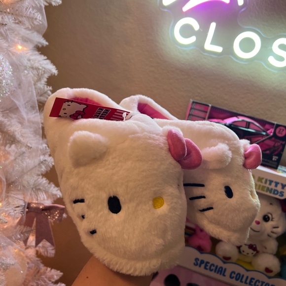 Hello kitty Slippers - Picture 1 of 8